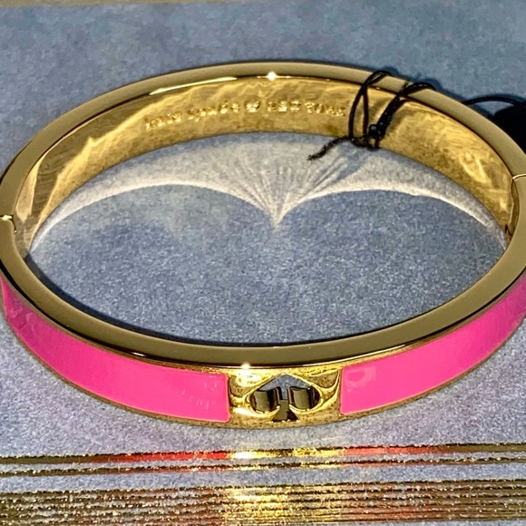 Kate Spade Pink Enamel Hole Punch Spade hinged bangle Bracelet - Picture 6 of 9